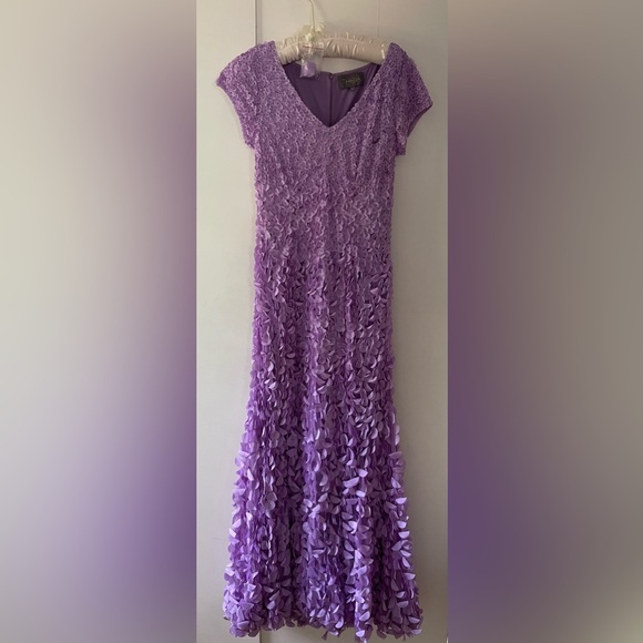 Gorgeous Theia Purple Gown in size 10 - Picture 1 of 6